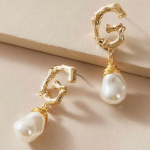 Beautiful gold earrings, beautiful pearl earrings, Gold earrings, valentines gift, special gift