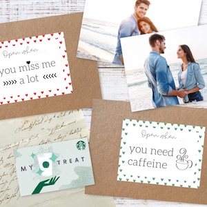 Puede incluir: Un conjunto de seis tarjetas con diferentes mensajes y diseños. Las tarjetas están impresas en cartulina blanca con un patrón de corazones rojos o verdes. Los mensajes en las tarjetas incluyen "Abrir cuando me extrañes mucho", "Abrir cuando necesites cafeína" y "Mi regalo".