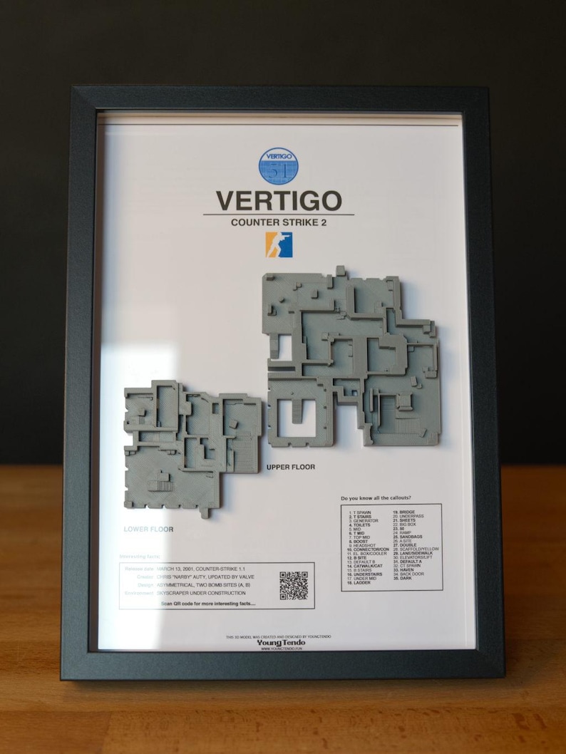 Pode incluir: Obra de arte emoldurada com um mapa 3D cinza do n&iacute;vel Vertigo de Counter-Strike 2. A obra inclui o logotipo do jogo, o layout do n&iacute;vel e as chamadas. A moldura &eacute; preta.