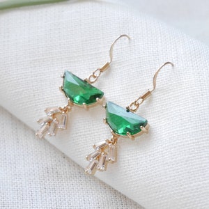 Art deco earrings Emerald green dangle earrings in 1920s style Beautiful vintage jewelry Elegant bridal bridesmaid wedding accessories image 1