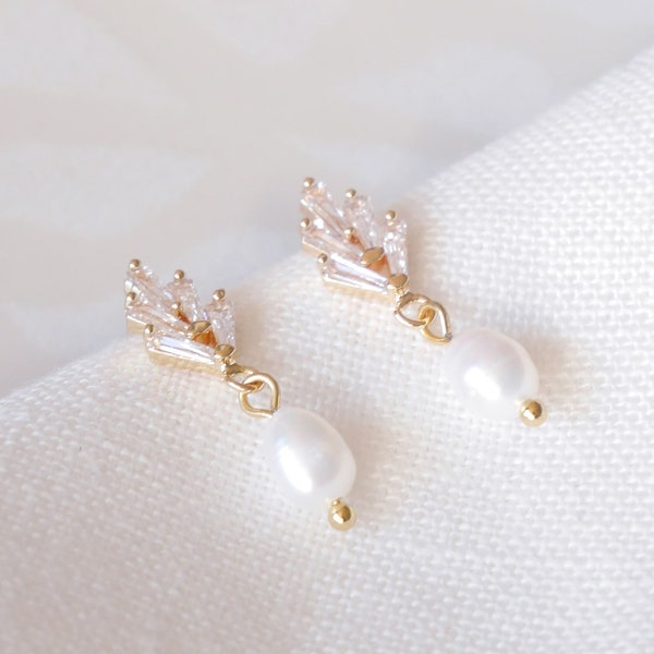 Art deco earrings | Dainty pearl drop earrings | Vintage 1920s style wedding jewelry | Champagne baroque white freshwater pearl droplets