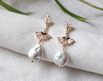 Long art deco pearl earrings | Vintage style wedding earrings | Boho chic jewelry | 1920s style dangle freshwater pearl fan earrings for her