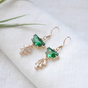 Art deco earrings Emerald green dangle earrings in 1920s style Beautiful vintage jewelry Elegant bridal bridesmaid wedding accessories image 4