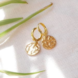 Hammered gold disc earrings | Dainty disc hoop earrings | Huggie hoops with round gold charm | Minimalist hammer pattern small hoop earrings