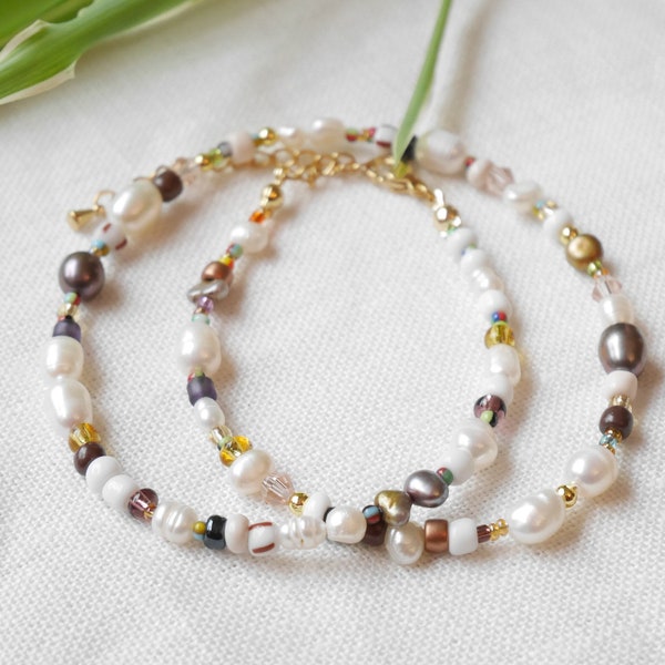 Collier de perles de couleurs naturelles MOCCA | Cadeau ras de cou pour elle | Délicat design fait main mignon