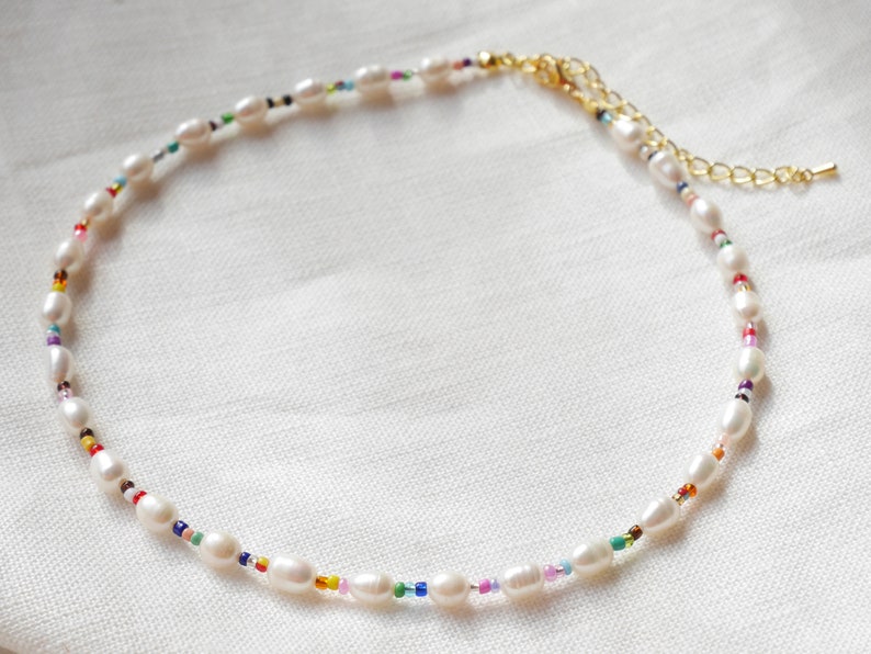 Colorful beaded pearl necklace Seed bead necklace Freshwater pearl choker with small glass beads Multicolor chic minimalist jewelry image 4