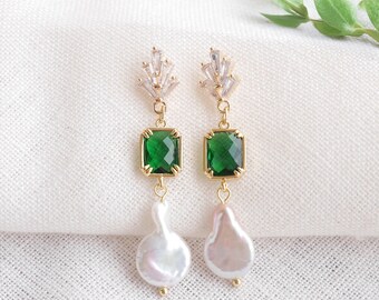 Green art deco dangle earrings - emerald wedding jewelry, baroque teardrop freshwater pearl, bridal accessory, gift for her