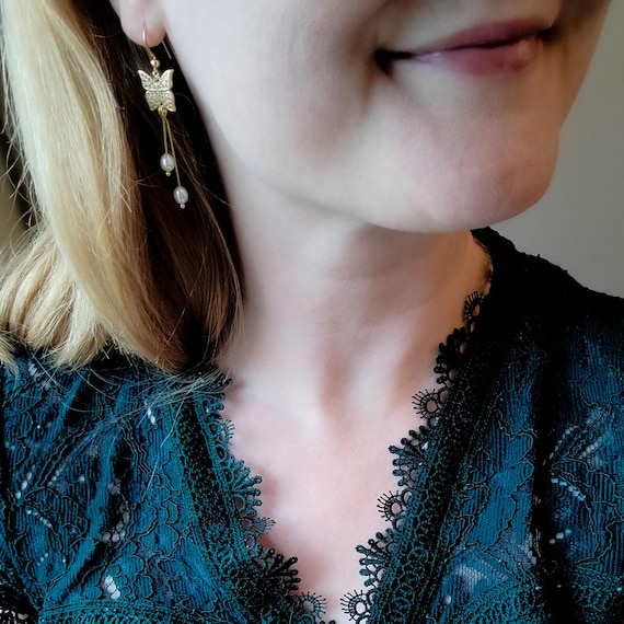 Boucles D'oreilles Papillon Avec Perle Et Zircon - Plaqué Or Jaune - Multicolore - Neuf Avec étiquettes