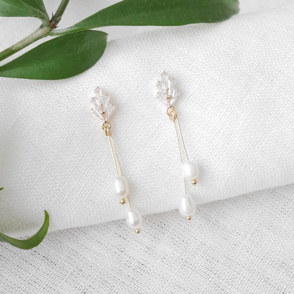 Art deco bridal earrings – gold long pearl dangle, delicate 1920s style wedding jewelry