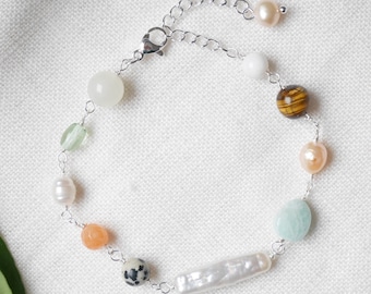 Mixed gemstones bracelet | Dreamy ethereal stone beads bracelet | Gemstone jewelry in soft colors, dainty and adjustable | Cute gift for her