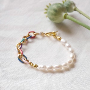 Half pearl half colorful chain bracelet Real pearls bracelet with chunky chain Half pearls bracelet Cute luxurious bracelet for her image 1