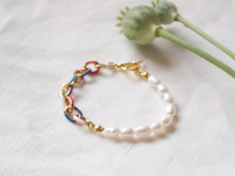 Half pearl half colorful chain bracelet Real pearls bracelet with chunky chain Half pearls bracelet Cute luxurious bracelet for her image 1