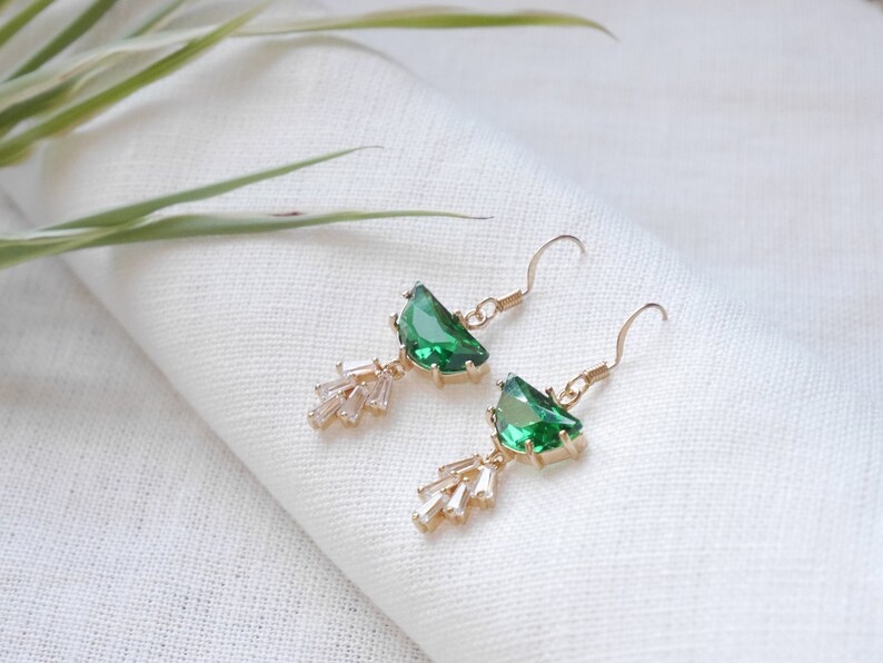 Art deco earrings Emerald green dangle earrings in 1920s style Beautiful vintage jewelry Elegant bridal bridesmaid wedding accessories image 4