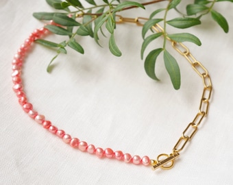 Half chain half pearls necklace | Pink pearl necklace | Pink choker | Coral freshwater pearl necklace | Gold chunky chain toggle boho