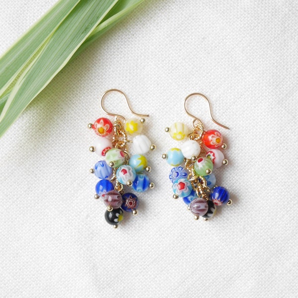 Pendants d'oreilles Millefiori | Boucles d'oreilles cascade colorées avec perles de verre florales multicolores | Boucles d'oreilles originales en perles et fleurs