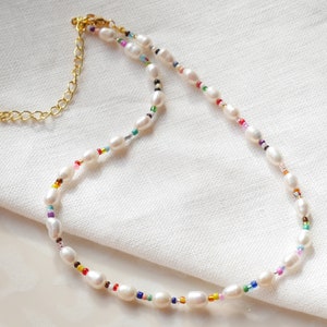 Colorful beaded pearl necklace Seed bead necklace Freshwater pearl choker with small glass beads Multicolor chic minimalist jewelry image 3