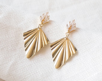 Art deco gold fan earrings - vintage 1920s style glamorous jewelry, light-weight luxurious bridal dangle, gift for her