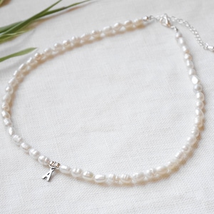 Collier initial de perles en argent | Ras de cou unisexe lettre avec perles véritables | Bijoux en perles d'eau douce avec lettre en argent | Cadeau personnalisé
