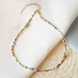 Collier de perles de rocaille colorées | Collier ras de cou en perles de rocaille, perles de rocaille et millefiori | Bijoux en perles d&#39;eau douce | Cadeau d&#39;anniversaire multicolore pour femme