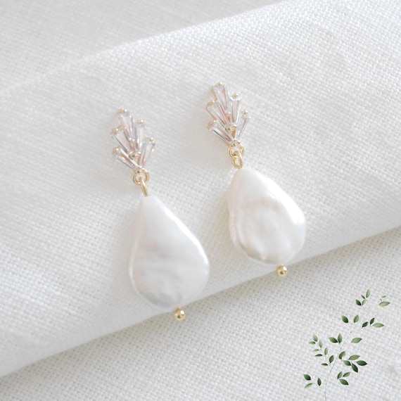 Paire de boucles d'oreille nacre à décor de chouette (hibou