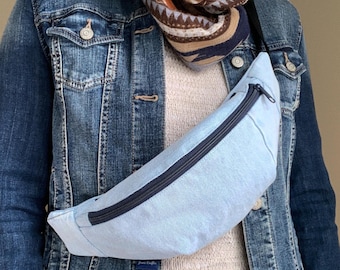 Upcycled Light Denim Crossbody Bag, verstellbare Jeanstasche