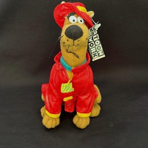 Scooby Doo Cartoon Network 1998 plush with red raincoat, hat, in rare collectible condition. Has all tags, including SD on collar. Iconicfun