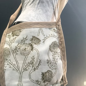Designer Swatches verwandelte sich in goldene Distel gemusterte Schulranzen mit Tan Cross Body Strap