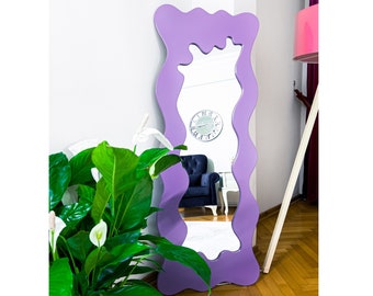 Miroir de plancher à cadre en bois violet, style intérieur multicolore, accessoires artistiques pour la maison, décoration intérieure funky, miroir ondulé pleine longueur