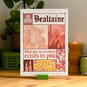 Puede incluir: Una impresión de estilo vintage con la palabra "Bealtaine" en una fuente decorativa. La impresión presenta un collage de imágenes que incluyen una vaca y una ternera, una hoguera, velas y flores. El texto "What you see in others exists in you" está impreso debajo de las imágenes.