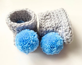 Chunky Crochet Baby Booties with pompom, unisex baby shoes, Gender neutral Baby Slippers, Newborn pram shoes, Booties Preemie to 12 month