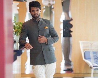 Vastraas Stylish Ethnic Grey Traditional Designer Jodhpuri Bandhgala Suit For Men With Pant.