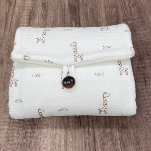 Set: Cambiador nómada doble gasa de algodón + 2 toallitas grandes surtidas + 1 toalla protectora suave de rizo de bambú. 50x70cm
