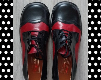 Vintage 70s two tone leather shoes, new old stock 1970s lace up shoes, black and red leather mod shoes, modette original Italian shoes