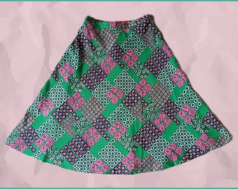 Saia vintage estilo anos 60 com estampa floral verde, estilo boho.
