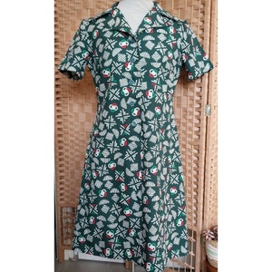 Vintage collared green dress with abstract print, 70s shirt dress with short sleeves, Mod summer dress