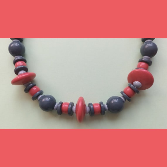 Mid-century necklace with plastic beads in differ… - image 3