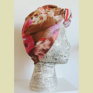 70s floral scarf, 1970s vintage bohemian head scarf, original vintage shawl with flowers, mid-century scarf, mod scarf, vintage hair turban