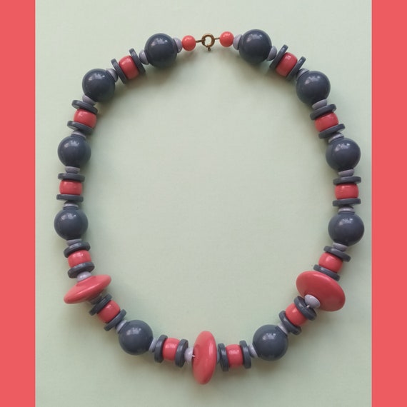 Mid-century necklace with plastic beads in differ… - image 1