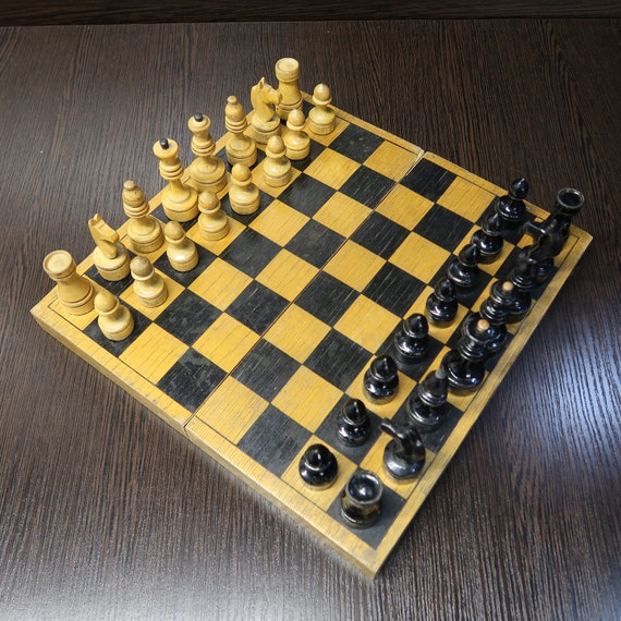 旧ソビエト製マトリョシカチェスセット 1964年製 アンティーク 木製 ソビエトチェスセット ボード付き 古い