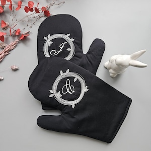 Monogrammed Oven Mitt: Embroidered Cotton Kitchen Glove, Heat-Resistant