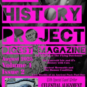 Op de afbeelding: Tijdschriftomslag met een zwarte achtergrond en felroze tekst. De titel "THE HISTORY PROJECT" staat prominent in beeld. Bevat "DIGEST MAGAZINE", "Augustus 2025" en artikelen over geschiedenis en mythologie.