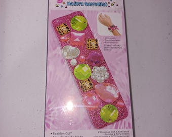 Sizzix Modern Surrealist Marisa Pawelko Bracelet Die