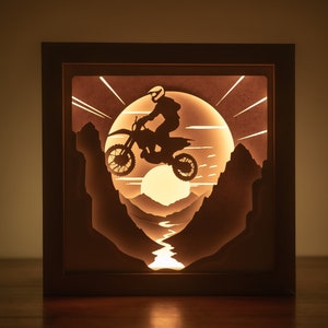 3D Motorcycle Shadowbox SVG, file SVG Rider Paper Cut, modello Lightbox per moto