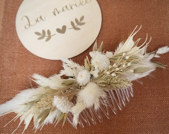 Coiffure, peigne mariée fleurs séchées. Mariage. Accessoire fleuri. Demoiselles et fillettes d'honneur, boutonnière. Cortège temoin.  bohème