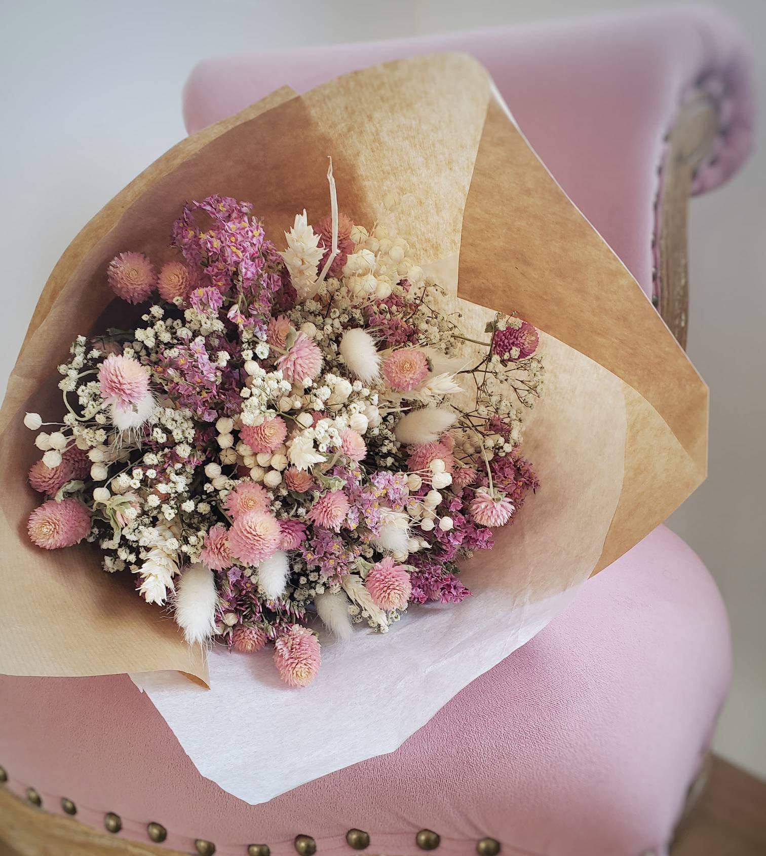 Lily Le Bouquet de Fleurs Séchées Poétique Aux Teintes Douces Beige et Rose Pastel. Idée Cadeau Fête