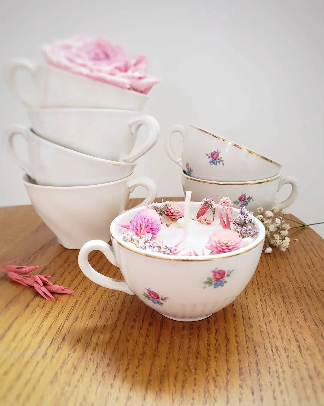 Bougie Naturelle en Cire de Soja avec Des Fleurs Séchées Un Contenant Tasse Upcyclé Porcelaine Franç