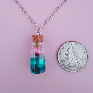 TERRARIUM NECKLACE , Nature Necklace , Resin Necklace , Live Plant Necklace , Wildflower Necklace , Real Flower Necklace , Bestfriend Gift