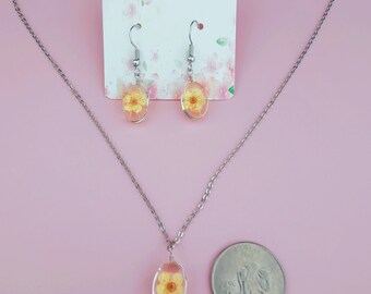 PRESSED FLOWER SET, Earring and Chain Resin Jewelry, Yellow Flower Resin Necklace, Yellow Flower Resin Earrings, Dangle Earring Dried Flower