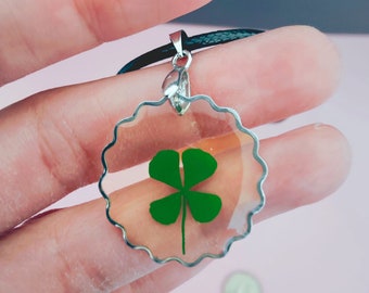 RESIN CHARM PENDANT Round Transparent Green Four Leaf Clover , Irish Jewelry , Good Luck Jewelry , Pressed Flower Gift , Real 4 Leaf Clover