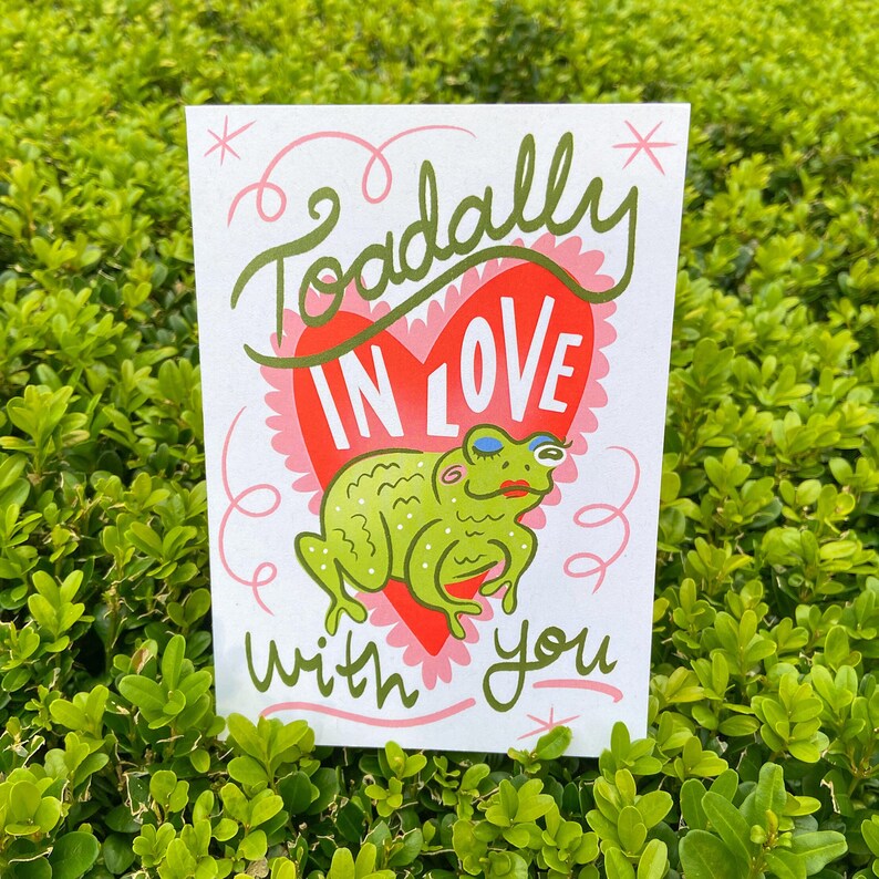 Carte de voeux Saint-Valentin Toadally in Love With You avec enveloppe - Jeu de mots crapaud grenouille - A6 - Respectueux de l'environnement / Recyclé - Angharad Ffion Design image 5